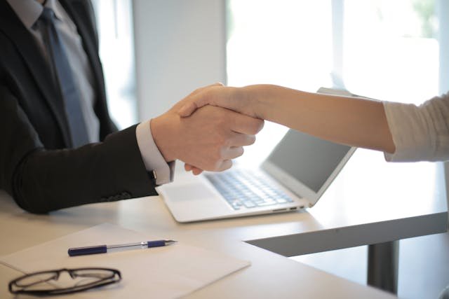 Lire la suite à propos de l’article Comment réussir sa première embauche en startup : le guide pour entrepreneurs débutants
